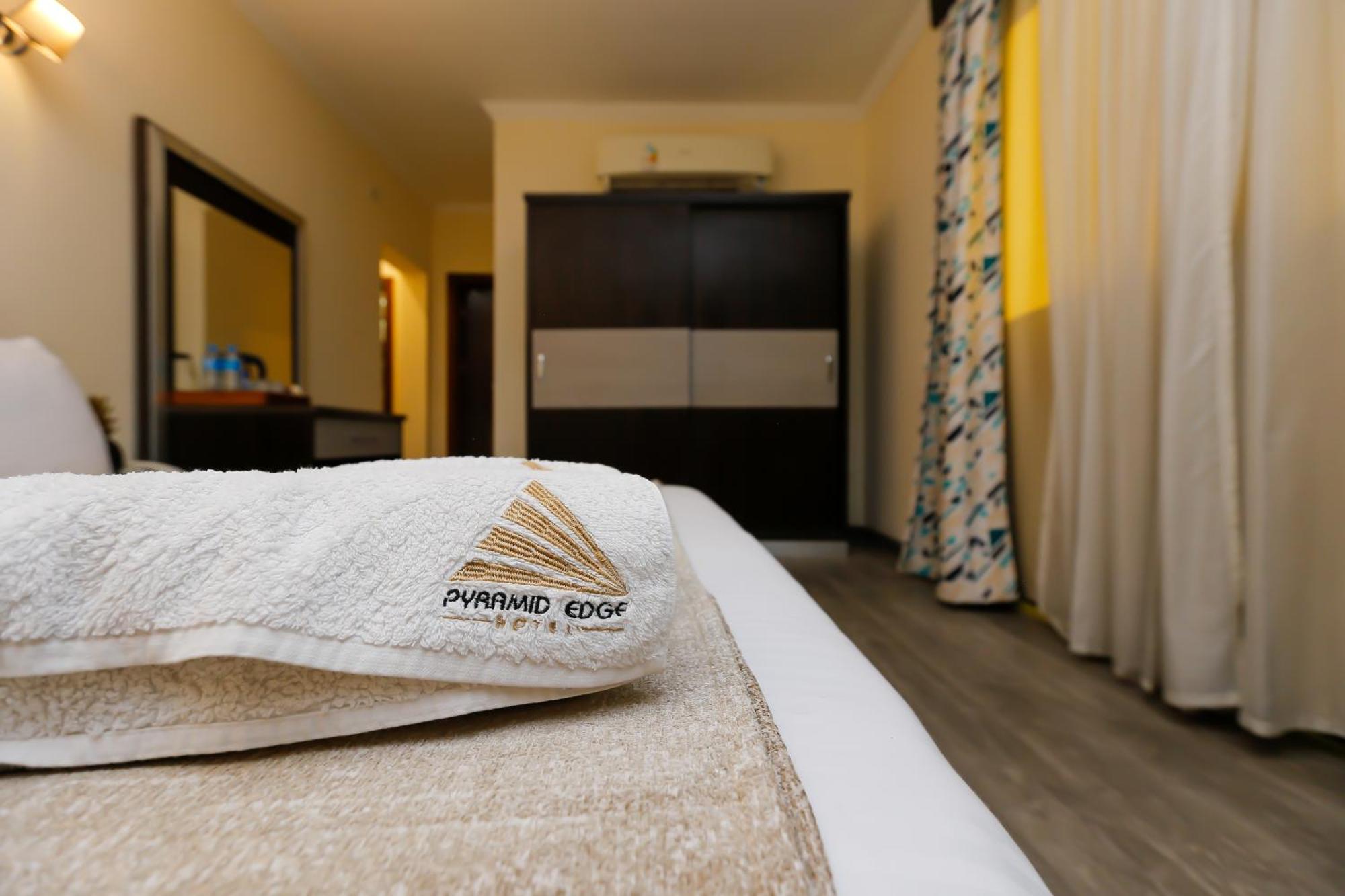 Pyramid Edge Hotel & Exclusive Pyramids View Rooftop Kafret el-Gabal Eksteriør bilde